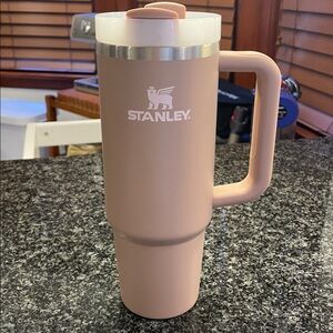 Stanley quencher almond rose 30oz excellent used condition